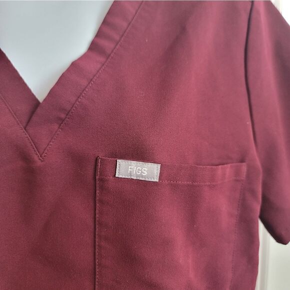 FIGS Technical Collection Vneck Top - Picture 3 of 7